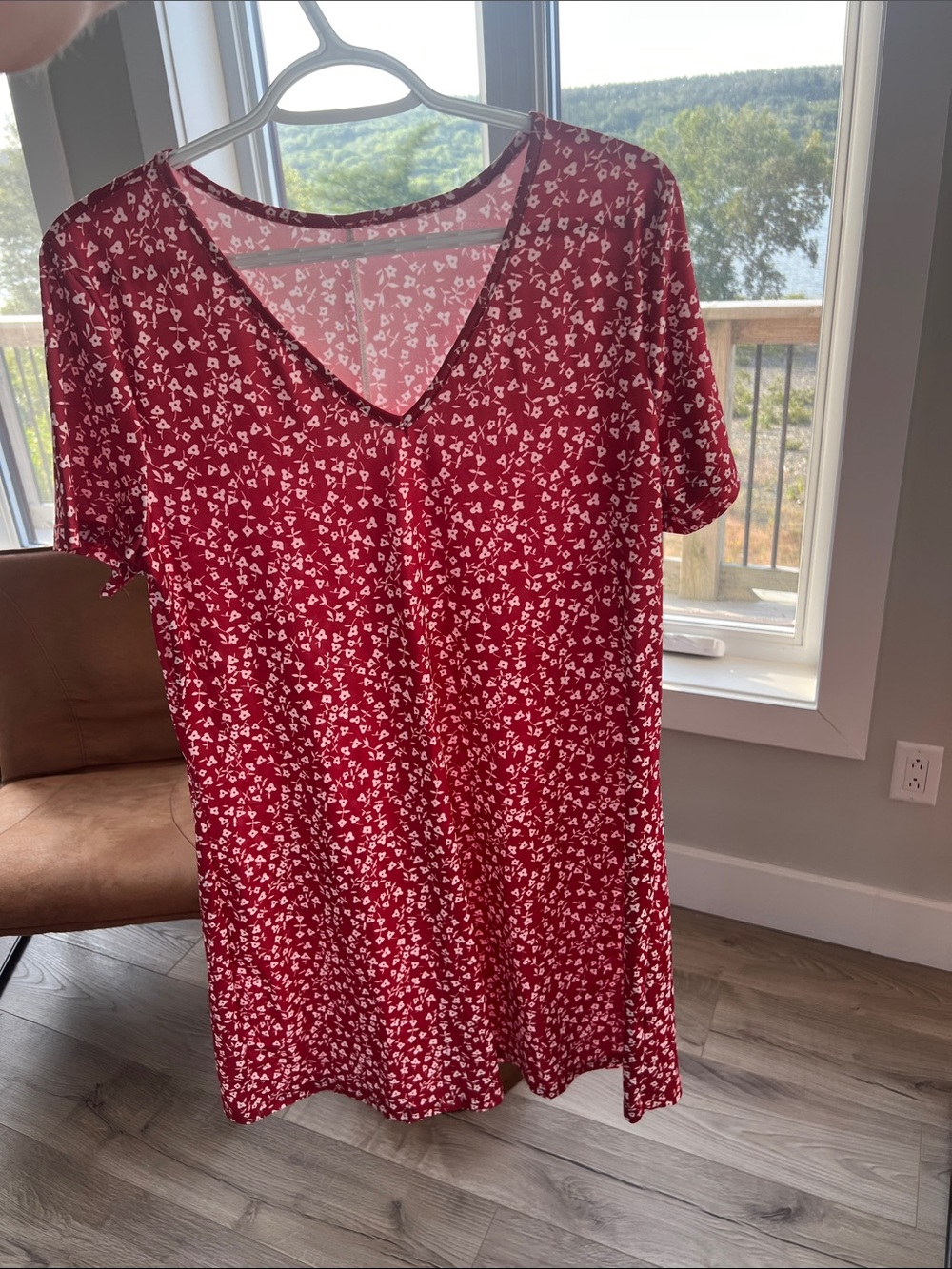 Red Floral V-Neck tshirt Sleeve Dress Women’s size Large